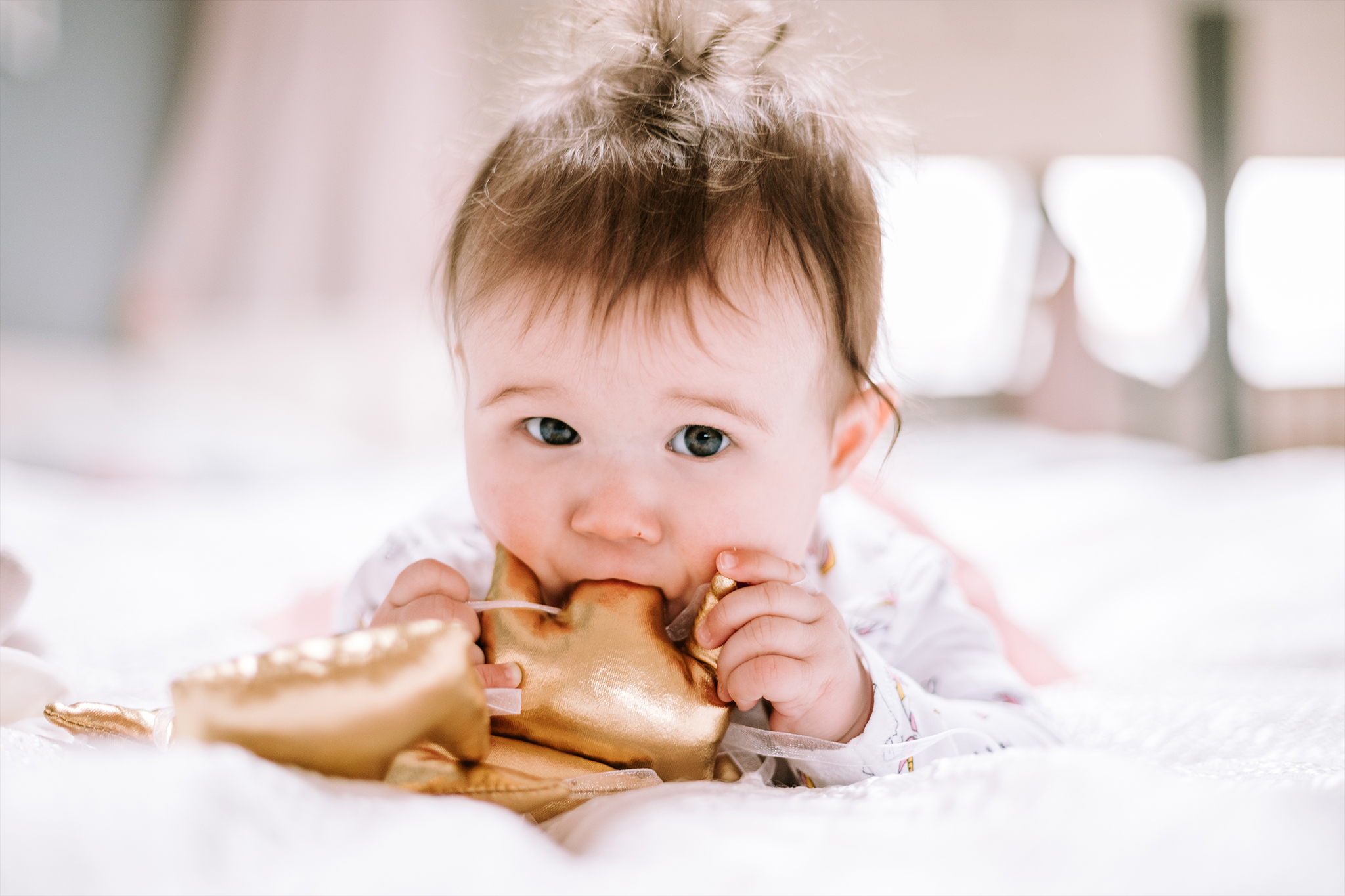 sesja-domowa-noworodkowa-dziecięca-mama-i-corka-warszawa-fotograf-olalafotografia